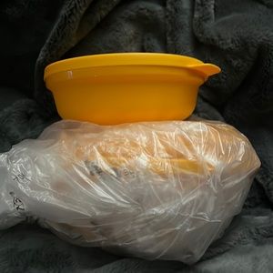 Set of Tupperware aloha bowls